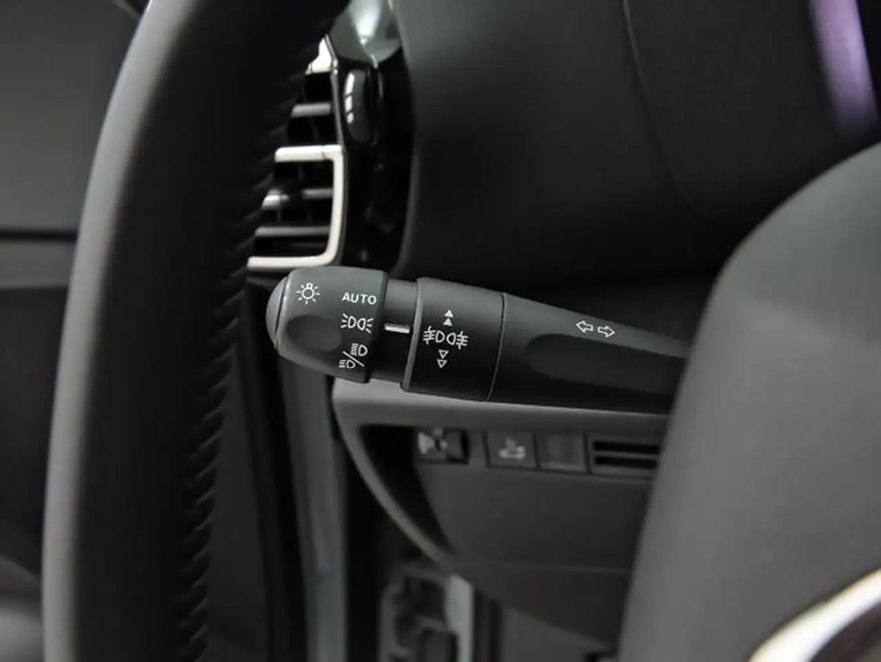 Citroen C4 X Hybrid 136 e-DCS6 Plus — Galerie du véhicule 15