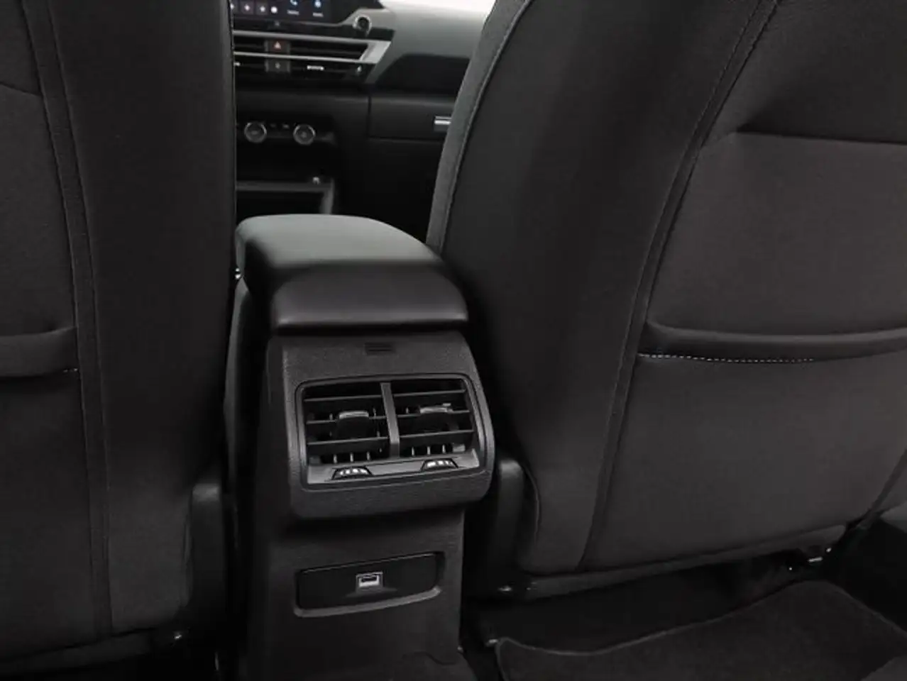 Citroen C4 X Hybrid 136 e-DCS6 Plus — Galerie du véhicule 36