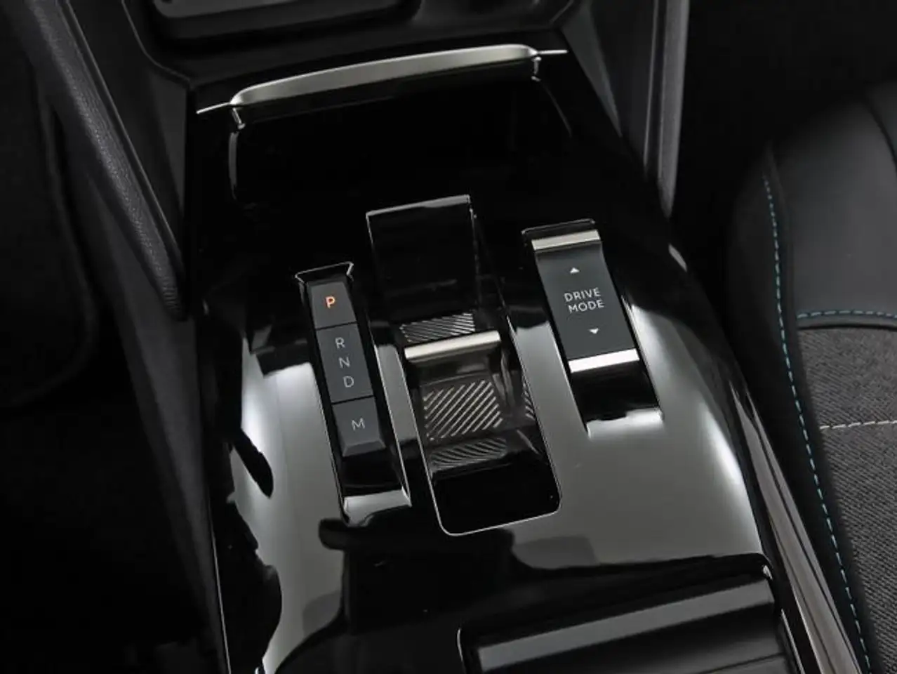 Citroen C4 X Hybrid 136 e-DCS6 Plus — Galerie du véhicule 33