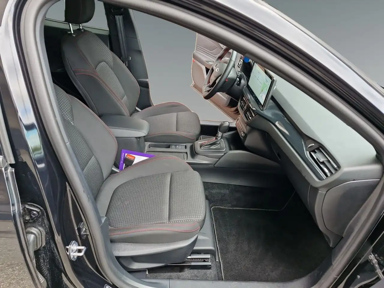 Ford Focus 1.0 EcoBoost Mild-Hybrid ST-Line S/S (EURO — Galería del vehículo 16