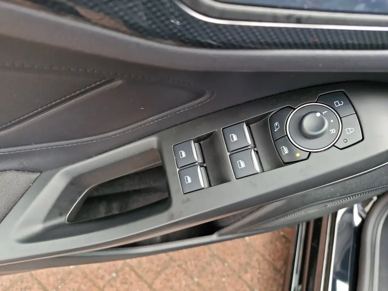 Ford Focus 1.0 EcoBoost Mild-Hybrid ST-Line S/S (EURO — Galería del vehículo 24