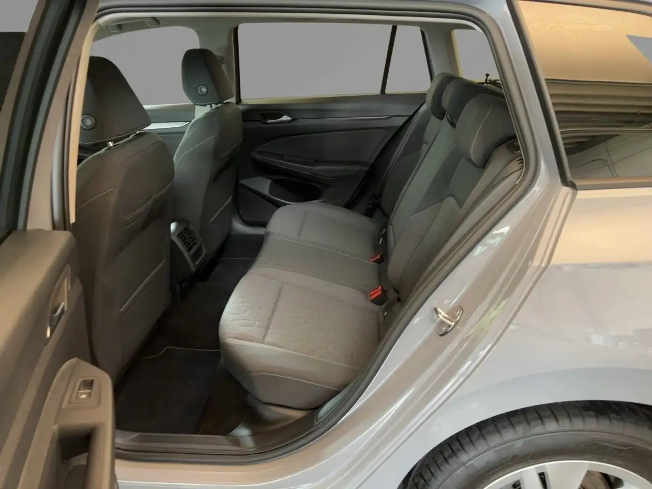 Volkswagen Golf Variant Golf VIII Variant 1.5 TSI Life Kamera ACC — Galería del vehículo 14