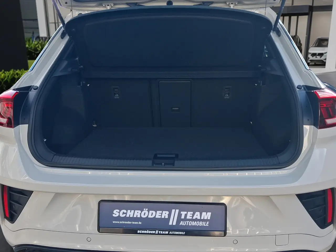 Volkswagen T-Roc 1.0 l TSI 81 kW (110 PS) 6-Gang R-Line Parklenk... — Galería del vehículo 14