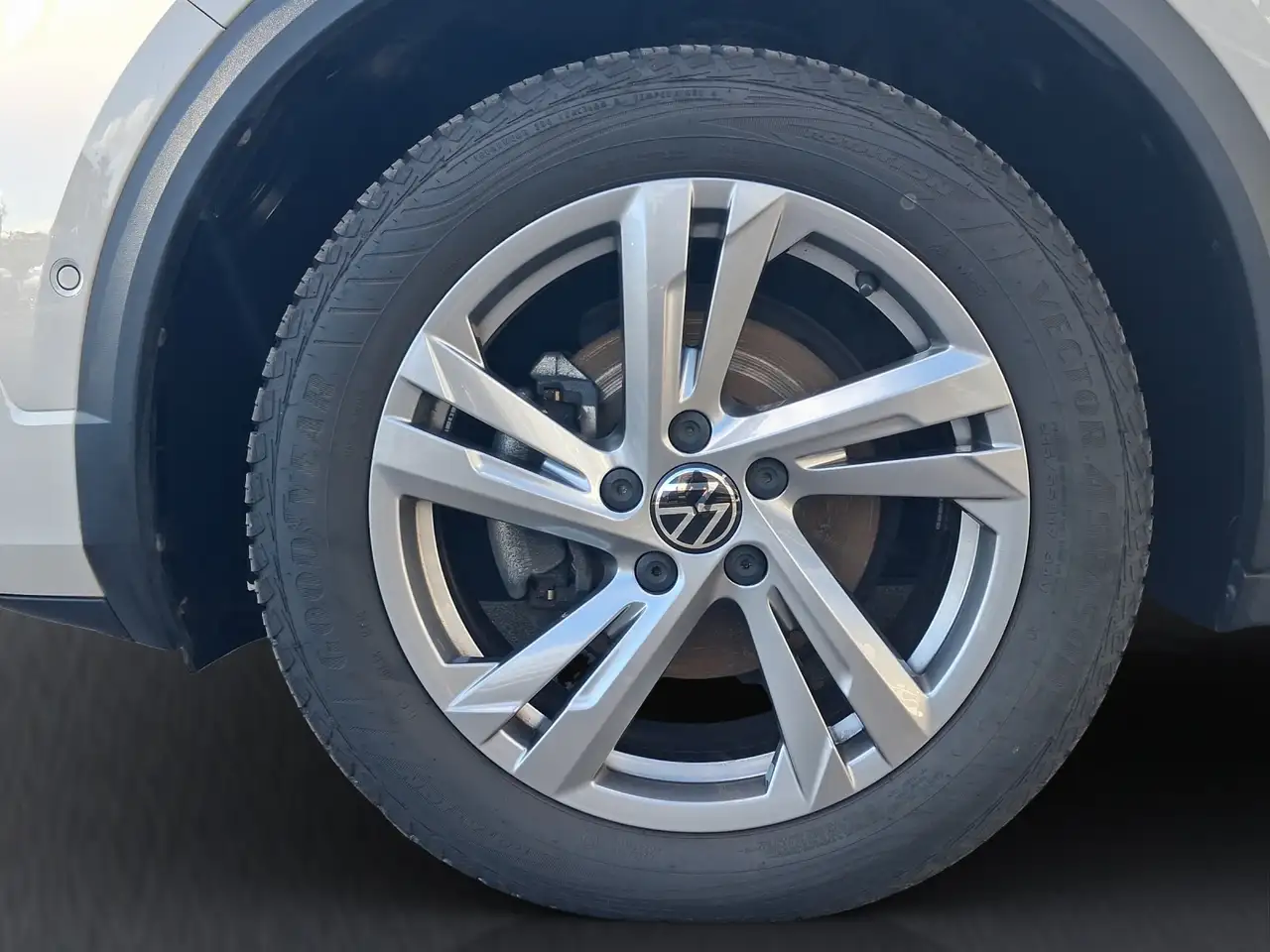 Volkswagen T-Roc 1.0 l TSI 81 kW (110 PS) 6-Gang R-Line Parklenk... — Galería del vehículo 15