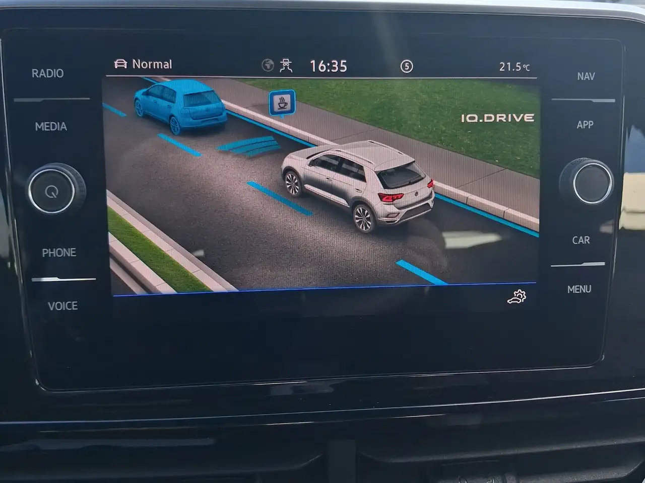 Volkswagen T-Roc 1.0 l TSI 81 kW (110 PS) 6-Gang R-Line Parklenk... — Galería del vehículo 18