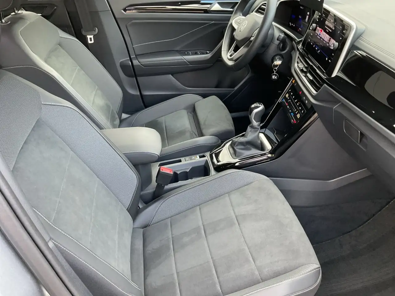 Volkswagen T-Roc 1.0 TSI R-Line — Vehicle gallery 15