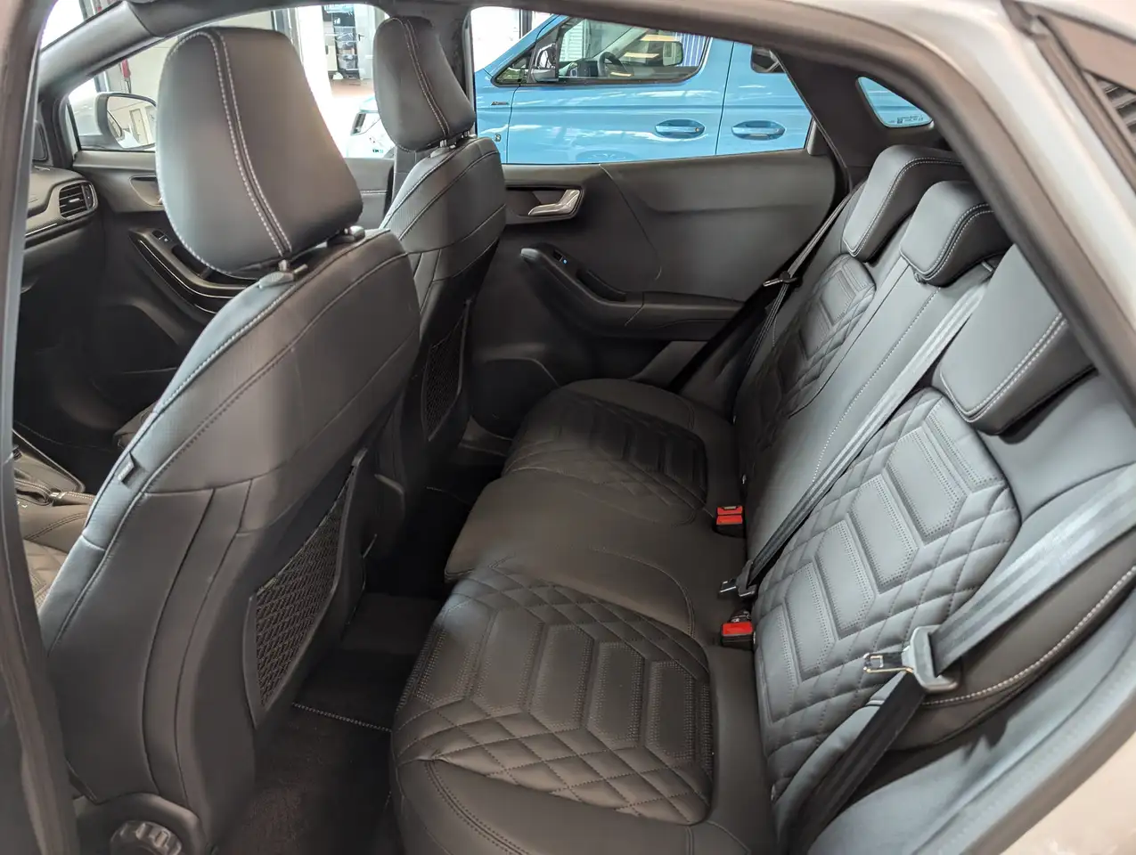 Ford Puma 1.0 EcoBoost Hybrid Aut. ST-LINE VIGNALE — معرض صور السيارة 6