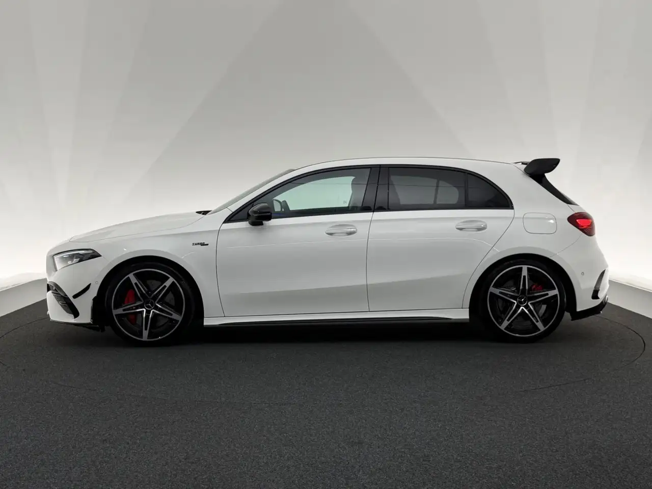 Mercedes-Benz A 35 AMG A35 AMG 4Ma.*AERO*NIGHT-MULTIBEAM-BURMESTER-ARC — معرض صور السيارة 4