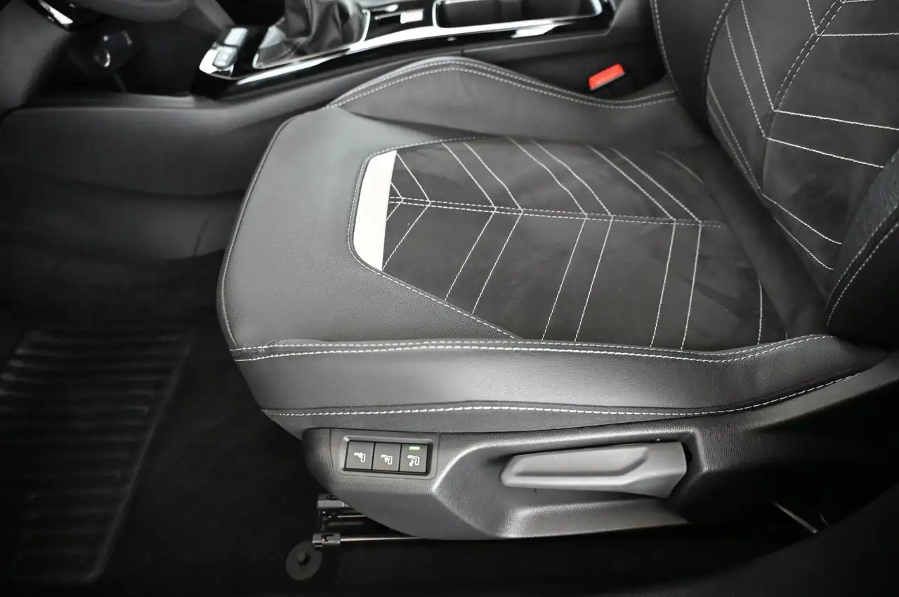 Opel Mokka 1.2 136 Ultimate LED/NAV-Pro/Black-Pack/18 — Galerie du véhicule 30
