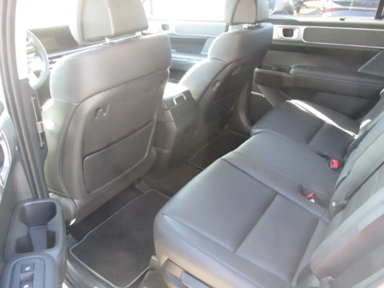 Hyundai SANTA FE PHEV 7-Sitzer 1.6 T-GDI (253 PS) 6-AT 4WD Signatur — معرض صور السيارة 11