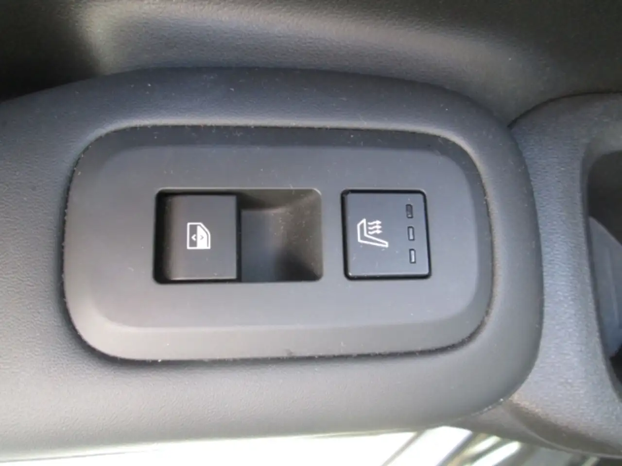 Hyundai SANTA FE PHEV 7-Sitzer 1.6 T-GDI (253 PS) 6-AT 4WD Signatur — معرض صور السيارة 25