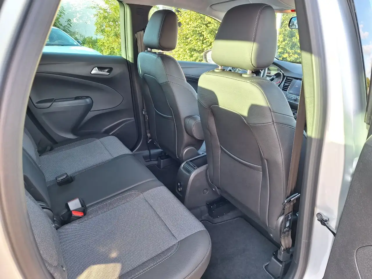 Opel Crossland 1.2 Elegance Automatik! Wenig KM! — Galería del vehículo 10