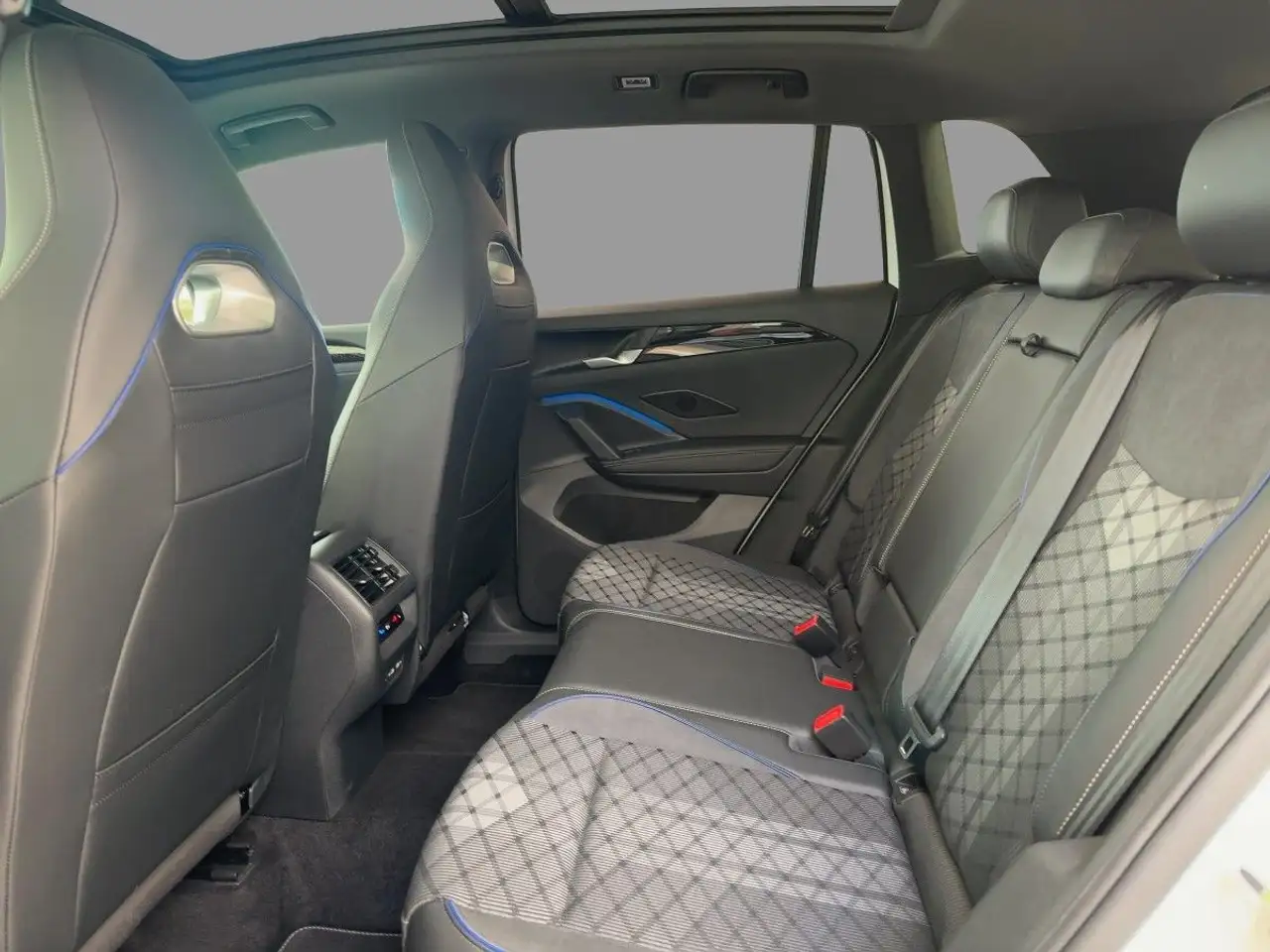 Volkswagen Tiguan 1.5 TSI DSG eHybrid R-Line Pano Navi LED — Galería del vehículo 10
