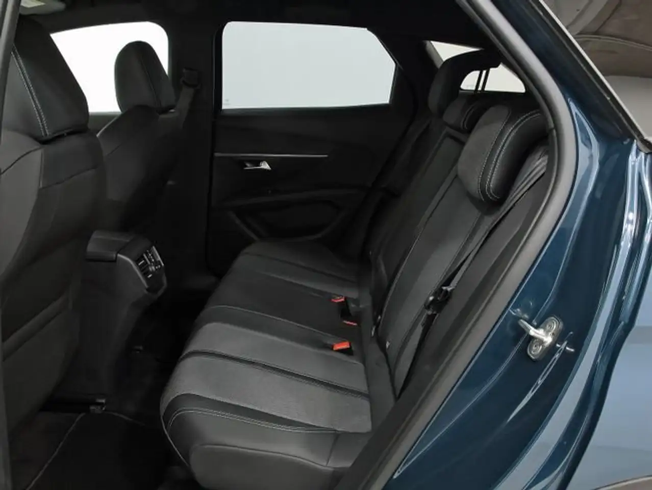 Peugeot 3008 1.2 PureTech S&S Allure 130 — معرض صور السيارة 9