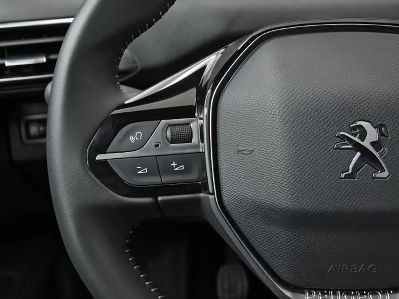 Peugeot 3008 1.2 PureTech S&S Allure 130 — معرض صور السيارة 18
