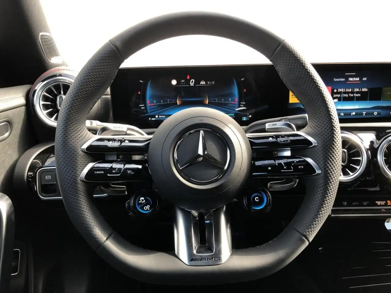 Mercedes-Benz CLA 35 AMG AMG CLA 35 4M Coupe +19Z+Night+Panorama — معرض صور السيارة 13