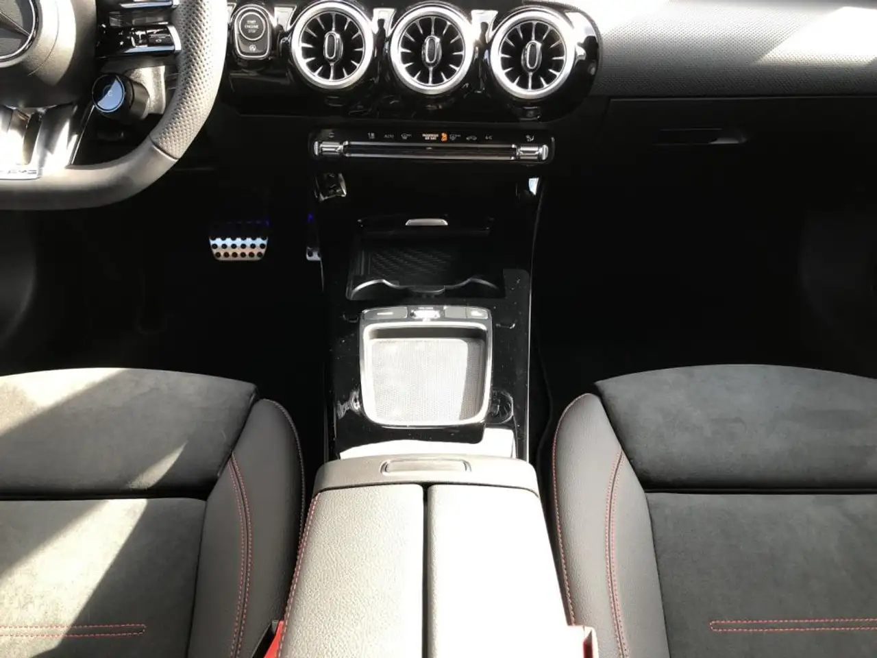 Mercedes-Benz CLA 35 AMG AMG CLA 35 4M Coupe +19Z+Night+Panorama — معرض صور السيارة 17