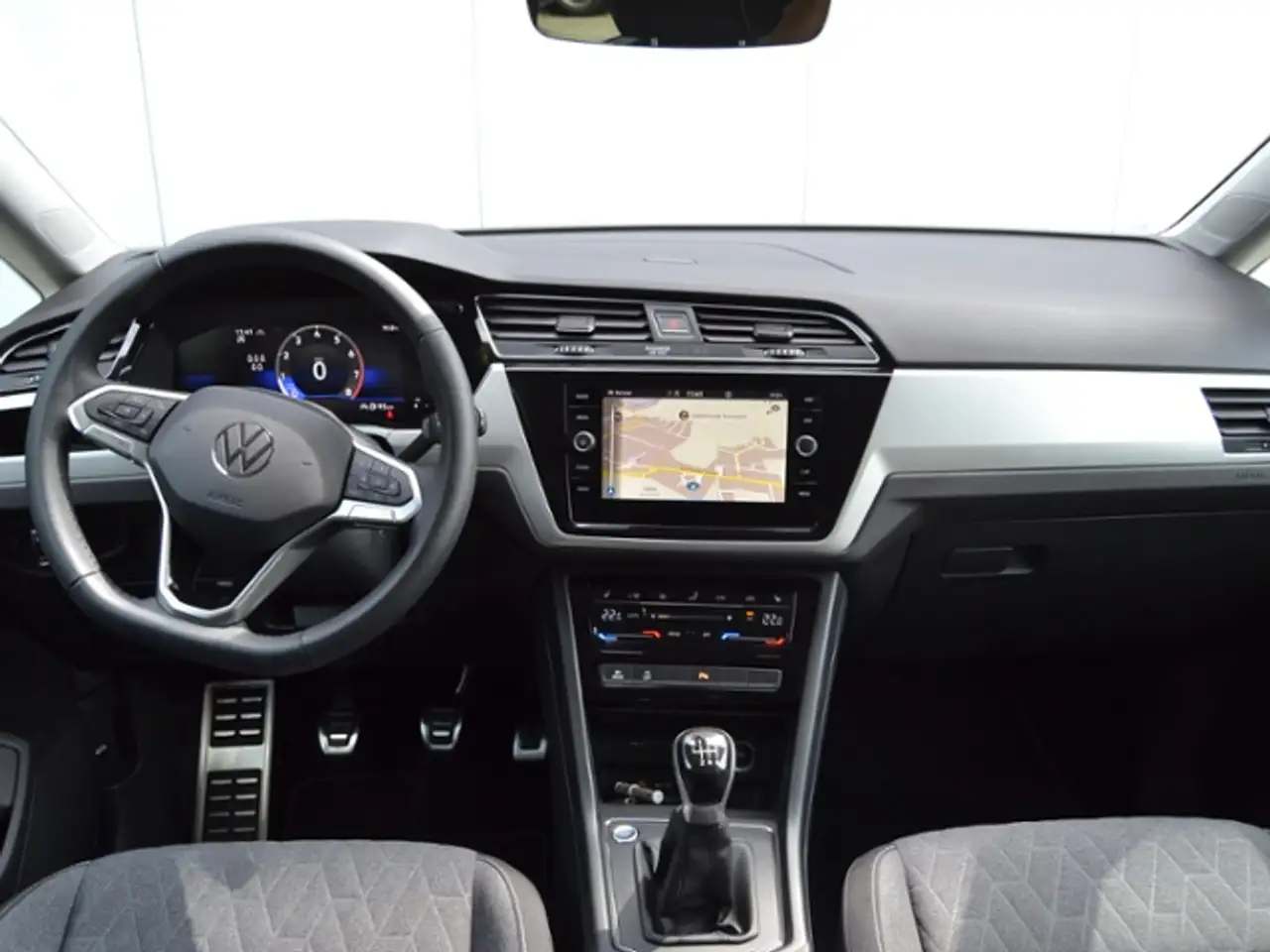 Volkswagen Touran 1.5 TSI Move 7-SITZER/IQ.DRIVE-PAKET/LED/NAVI/ACC — Vehicle gallery 6