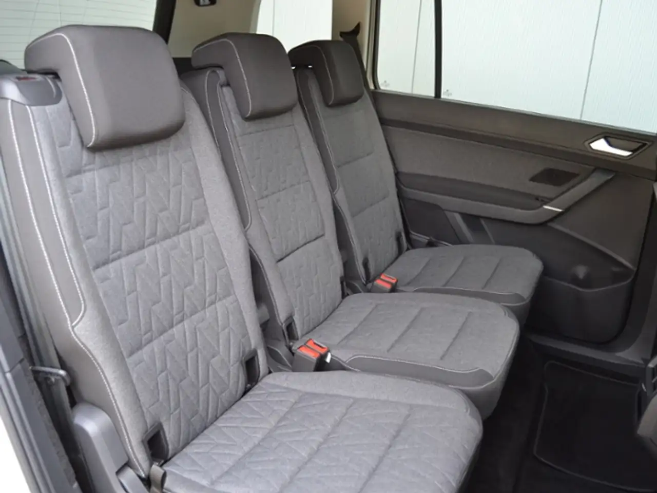Volkswagen Touran 1.5 TSI Move 7-SITZER/IQ.DRIVE-PAKET/LED/NAVI/ACC — Vehicle gallery 10