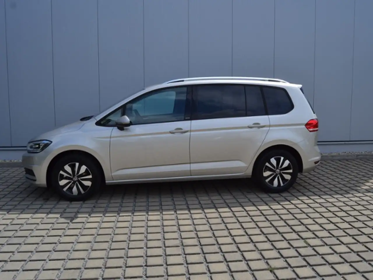Volkswagen Touran 1.5 TSI Move 7-SITZER/IQ.DRIVE-PAKET/LED/NAVI/ACC — Vehicle gallery 9