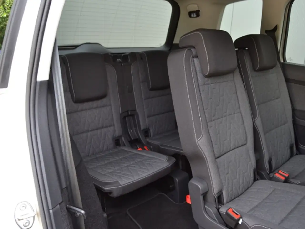 Volkswagen Touran 1.5 TSI Move 7-SITZER/IQ.DRIVE-PAKET/LED/NAVI/ACC — Vehicle gallery 11