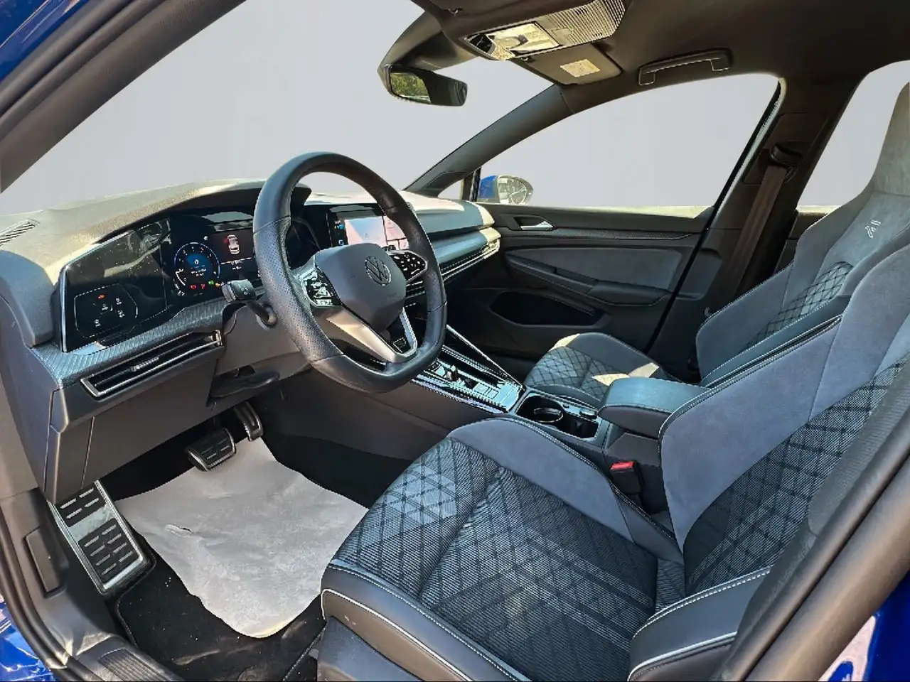 Volkswagen Golf 8 R-Line 1.5 eTSI DSG | LED | ACC | DAB — معرض صور السيارة 16