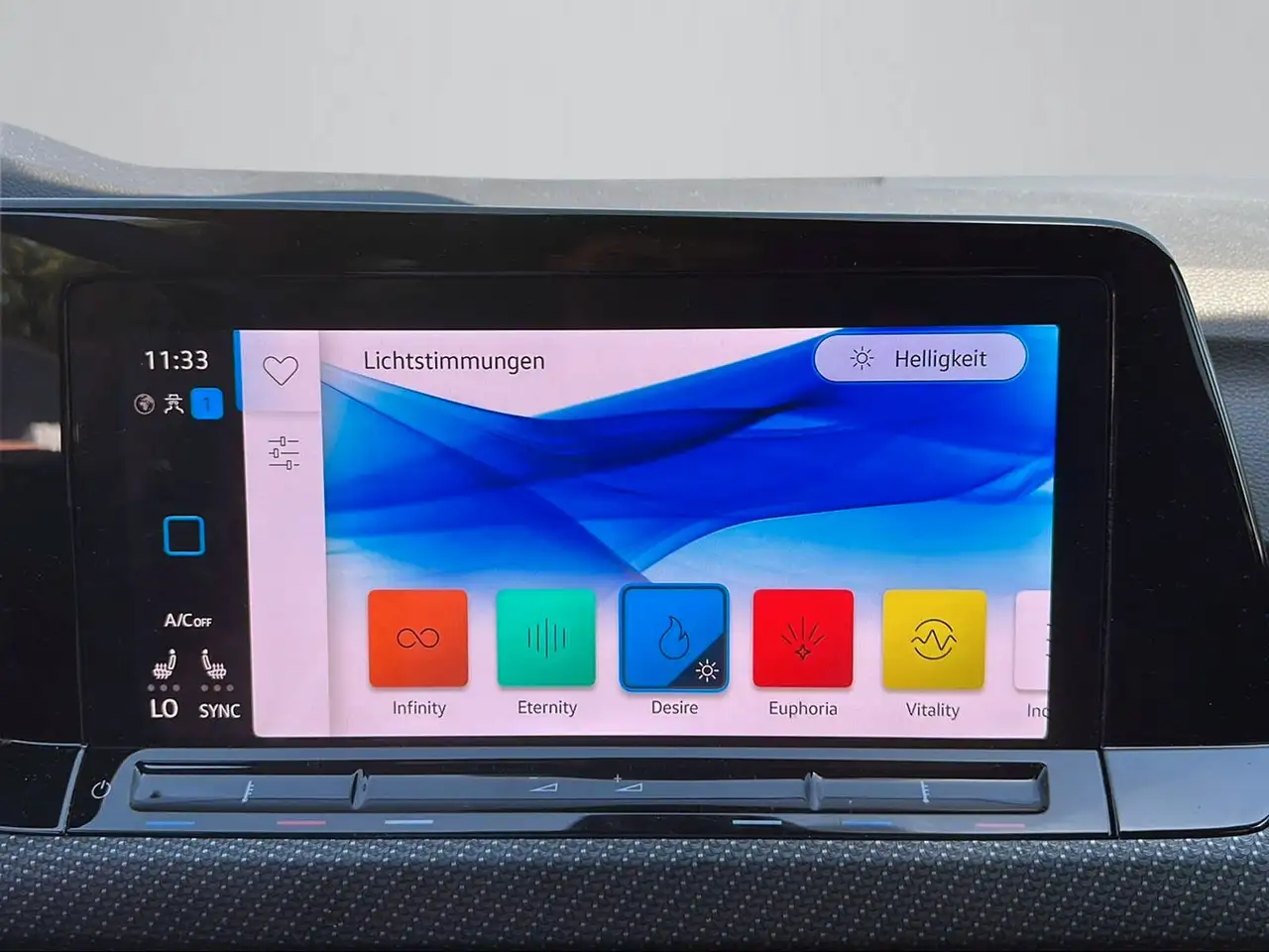 Volkswagen Golf 8 R-Line 1.5 eTSI DSG | LED | ACC | DAB — معرض صور السيارة 19