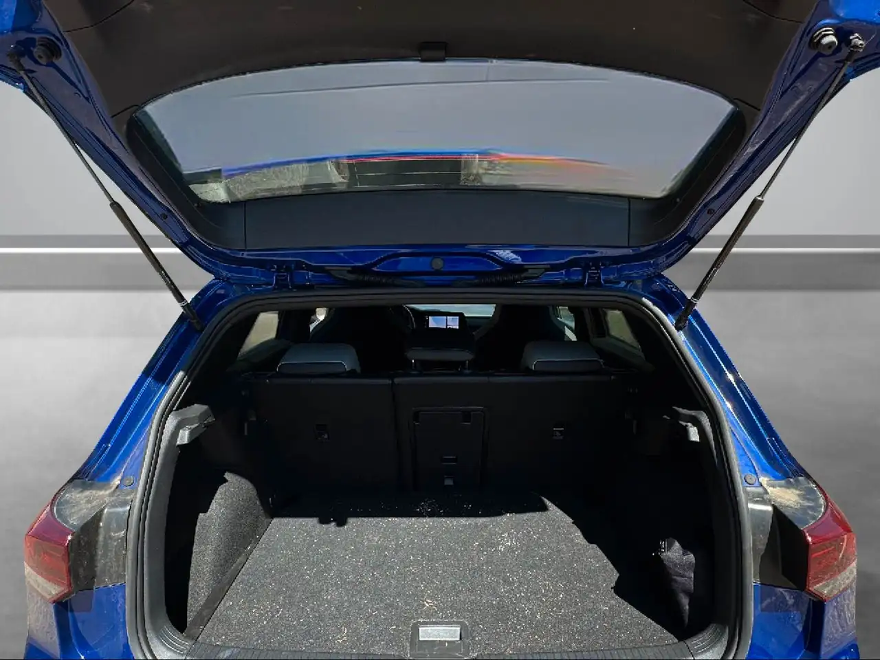 Volkswagen Golf 8 R-Line 1.5 eTSI DSG | LED | ACC | DAB — معرض صور السيارة 15