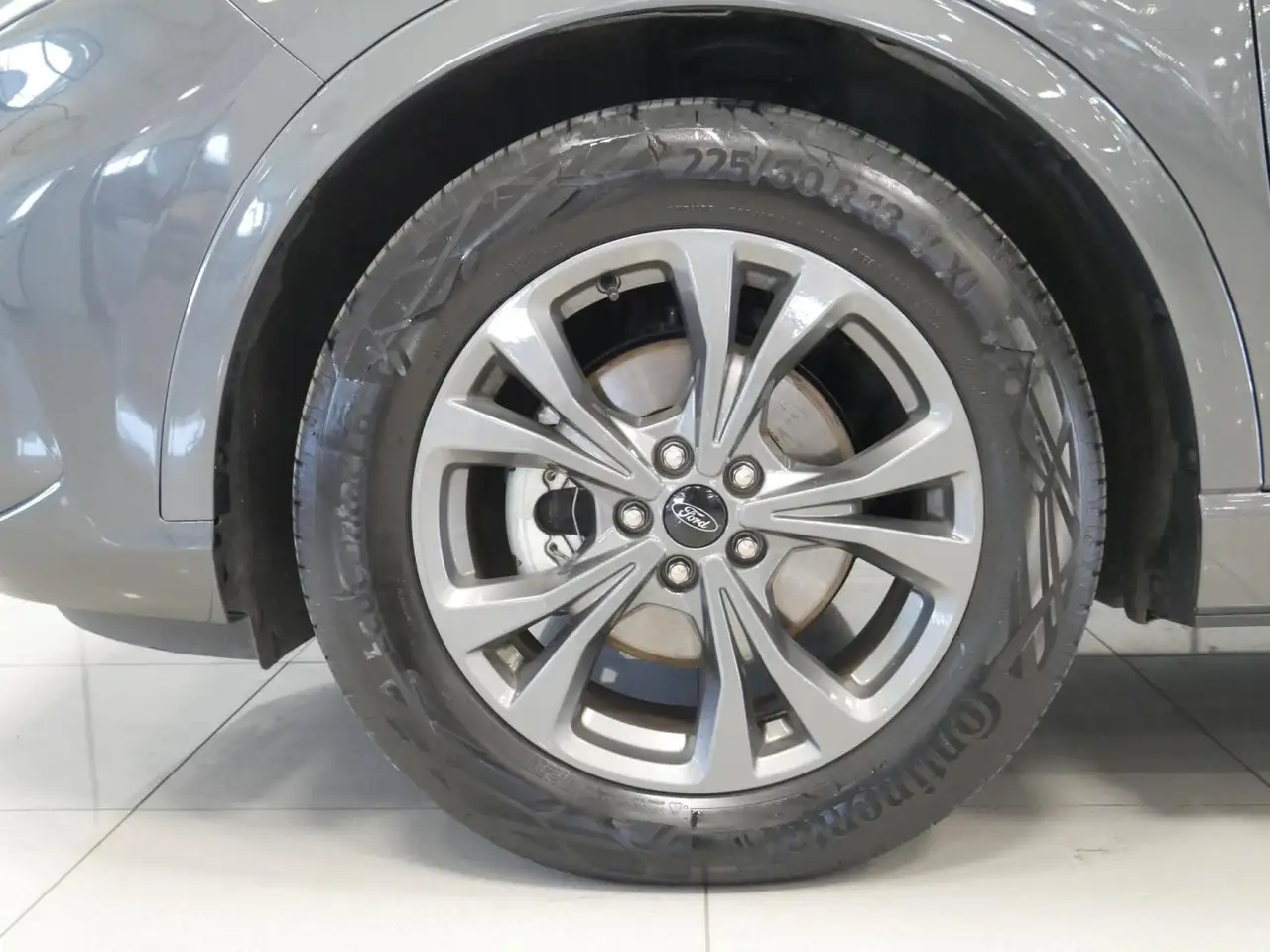 Ford Kuga ST-Line 2.5 Duratec FHEV 140kW Auto — معرض صور السيارة 6