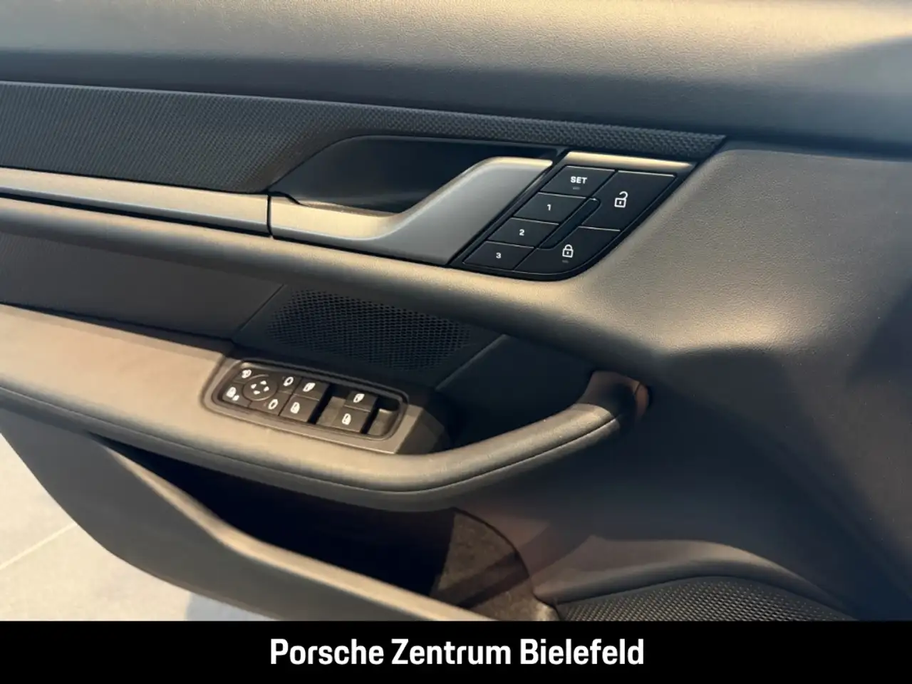 Porsche Taycan Turbo HA-Lenkung InnoDrive Head-Up 21-Zoll — Galerie du véhicule 21