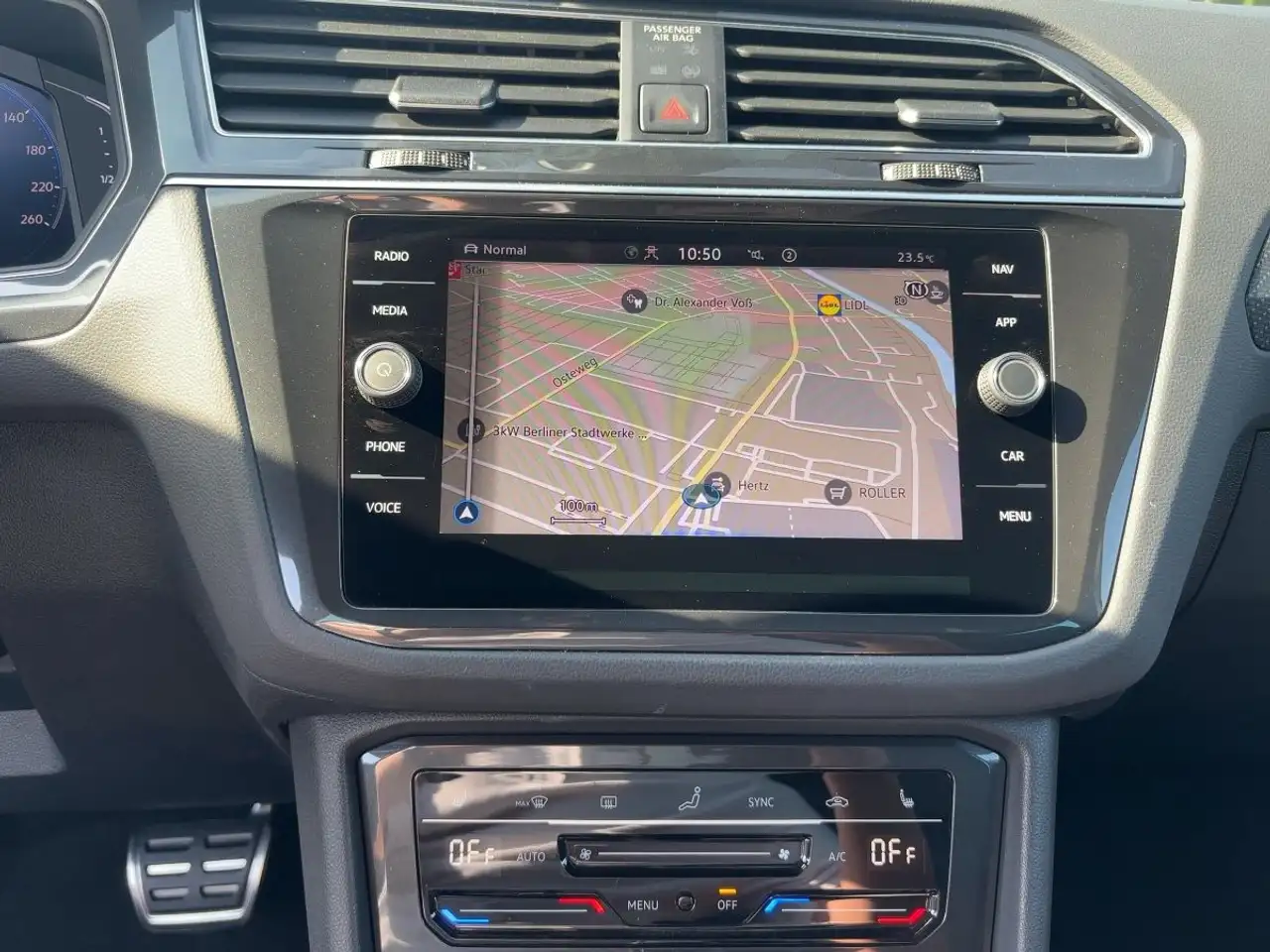 Volkswagen Tiguan 1.5 TSI DSG R-Line Climatr. Navi PDC SHZ — معرض صور السيارة 11