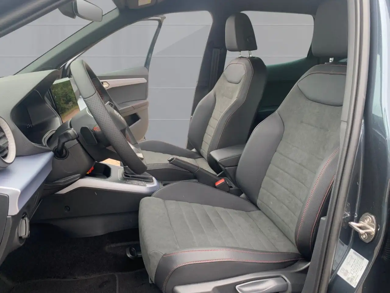 SEAT Arona 1.5 FR+DSG+ACC+NAVI+SITZH+RÜCK-KAMERA+TEMP — معرض صور السيارة 5