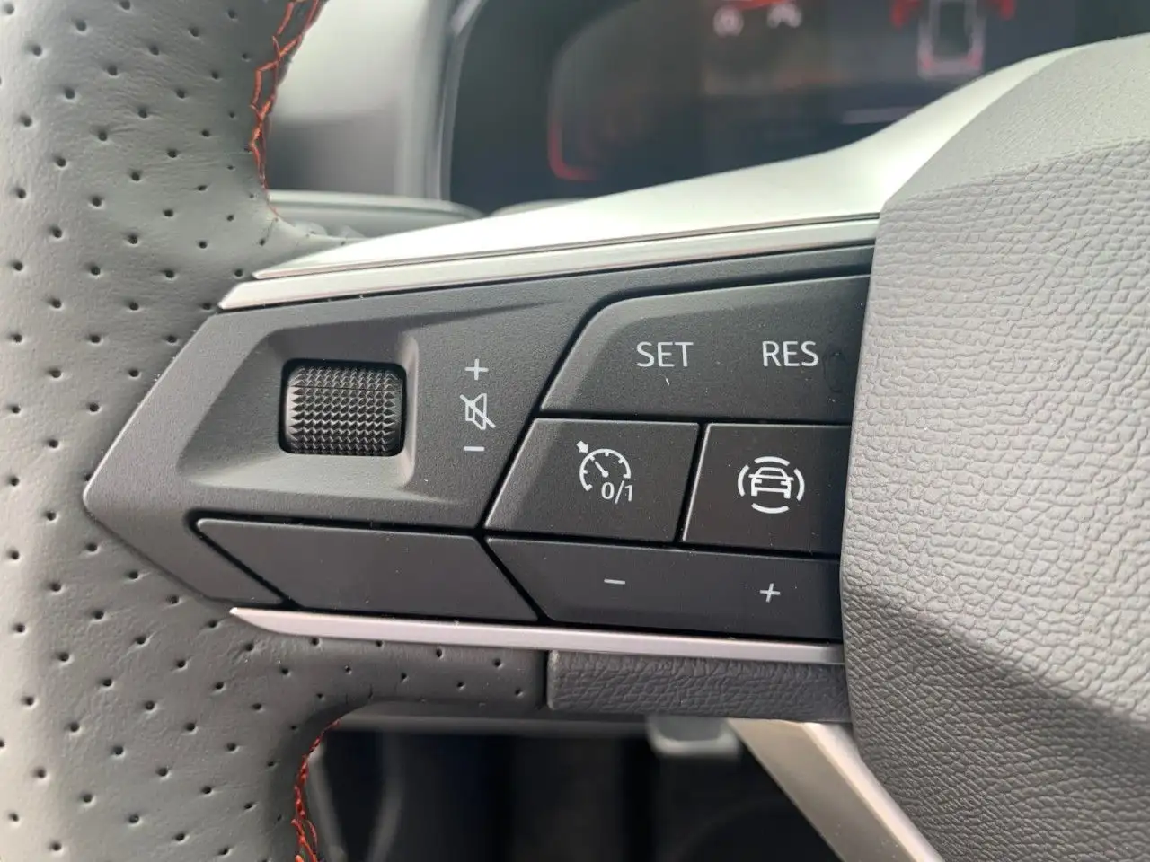 SEAT Arona 1.5 FR+DSG+ACC+NAVI+SITZH+RÜCK-KAMERA+TEMP — معرض صور السيارة 12