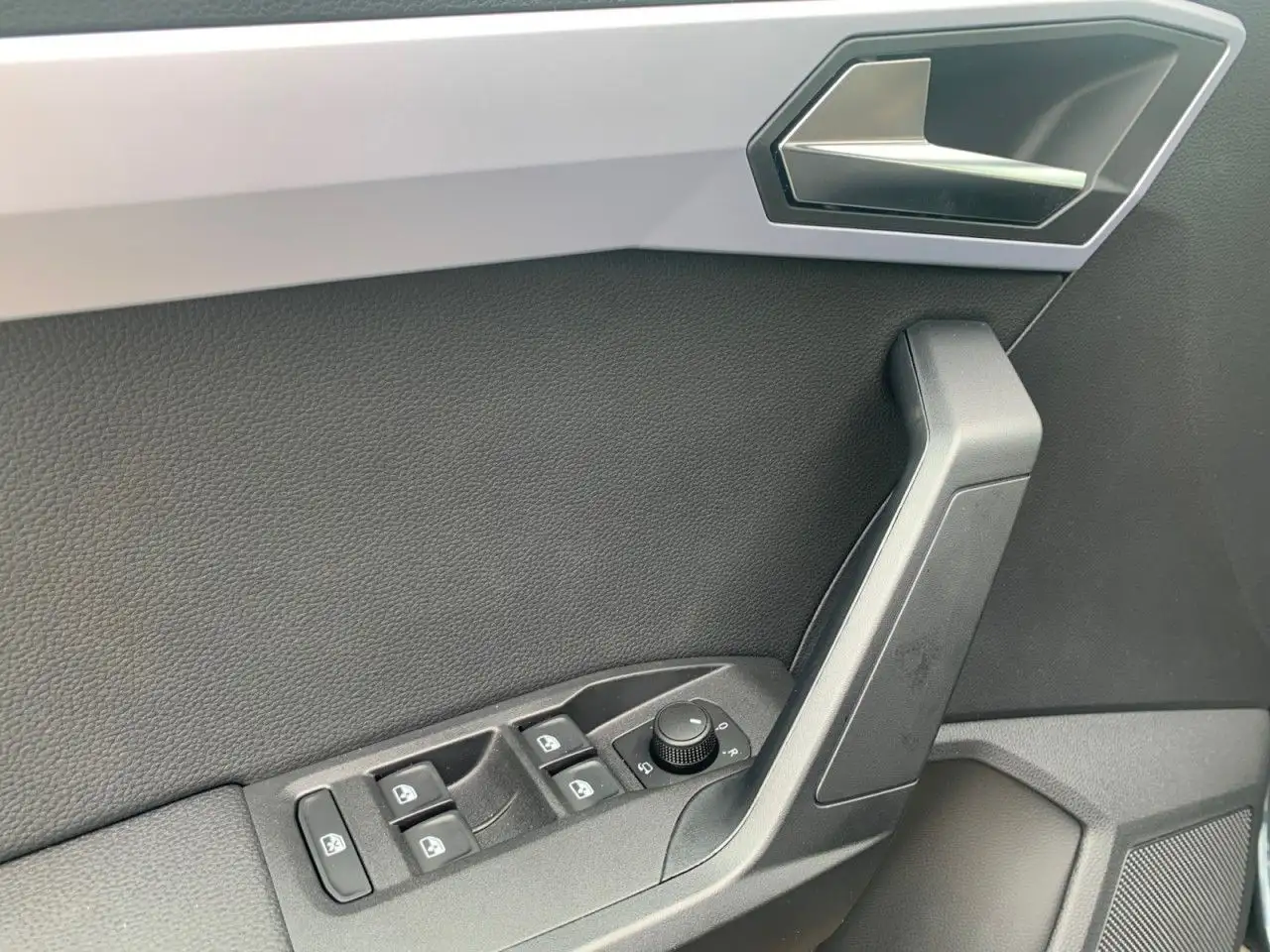 SEAT Arona 1.5 FR+DSG+ACC+NAVI+SITZH+RÜCK-KAMERA+TEMP — معرض صور السيارة 11