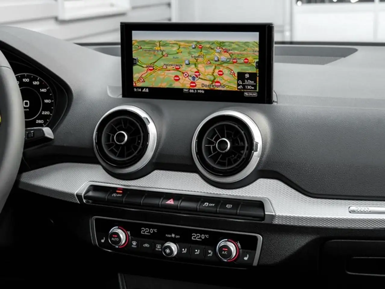 Audi Q2 35 advanced BLACKPAK LM17 E-KLAPPE NAVI+ — Vehicle gallery 7
