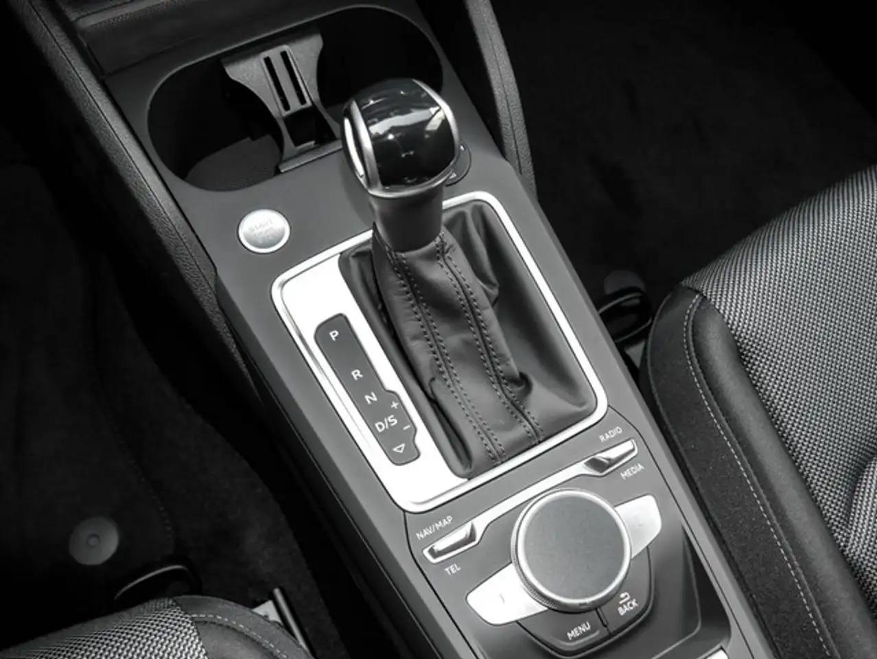 Audi Q2 35 advanced BLACKPAK LM17 E-KLAPPE NAVI+ — Vehicle gallery 9