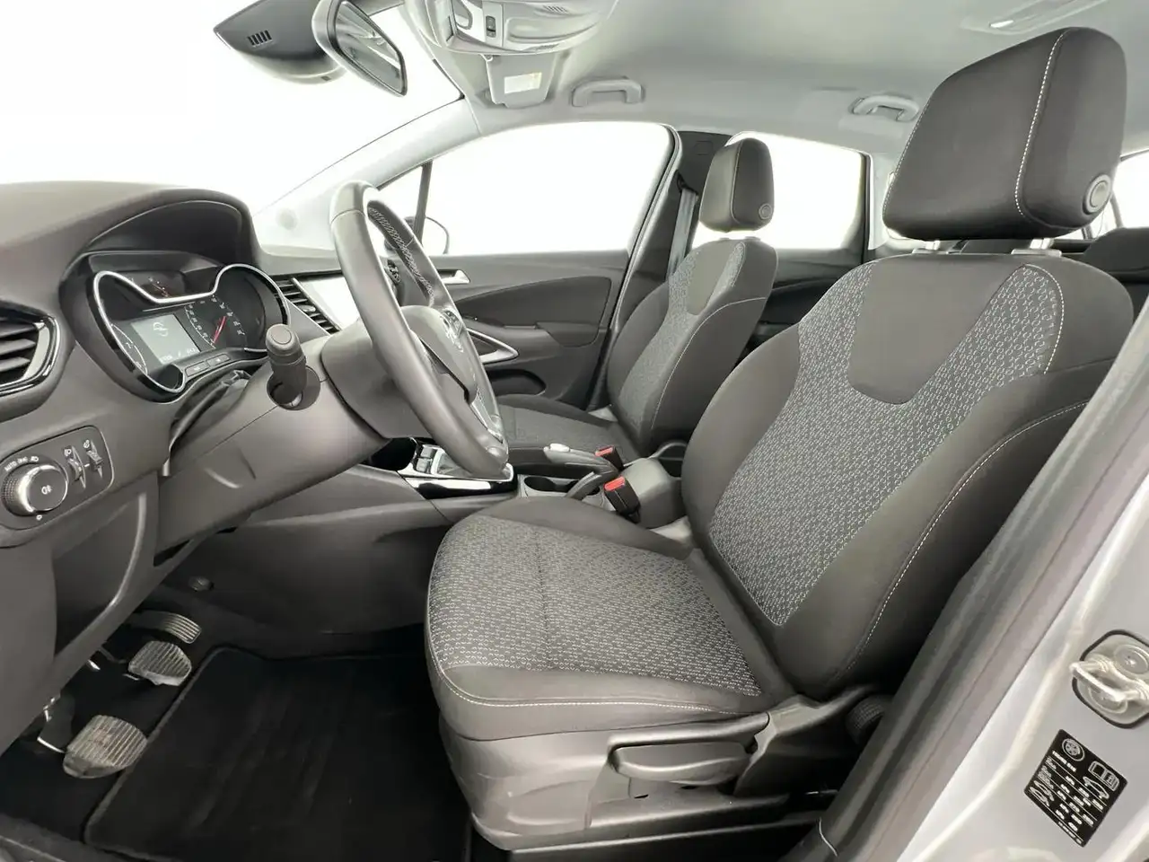 Opel Crossland Enjoy — Vehicle gallery 9