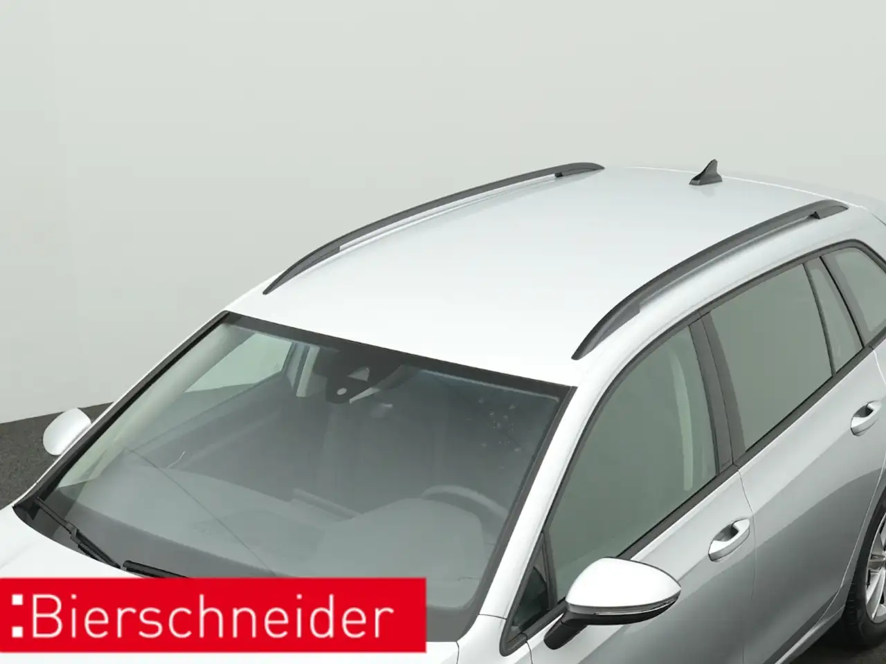 Volkswagen Golf Variant 8 1.5 eTSI DSG NAVI AHK LED — Galería del vehículo 23