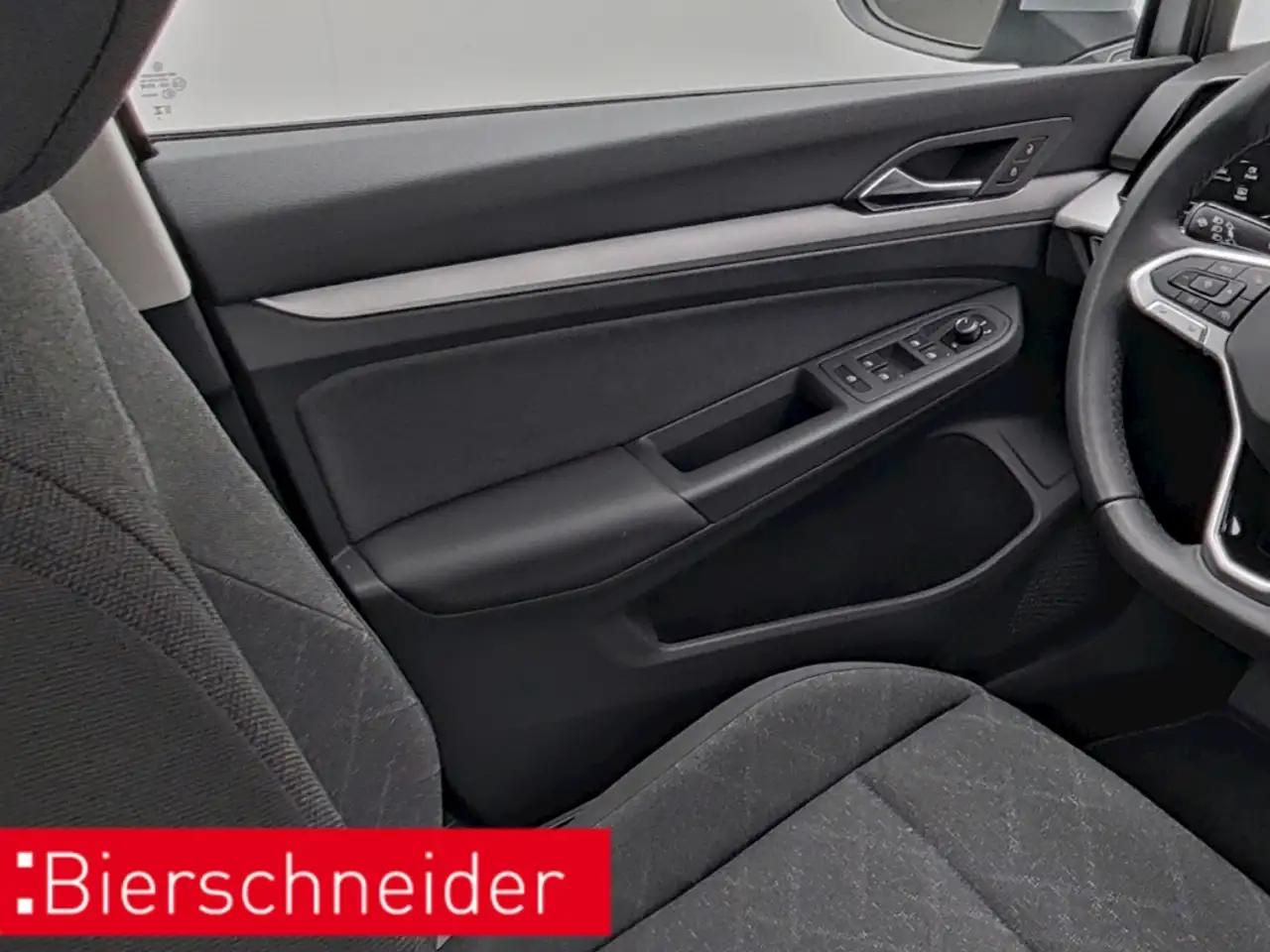 Volkswagen Golf Variant 8 1.5 eTSI DSG NAVI AHK LED — Galería del vehículo 14