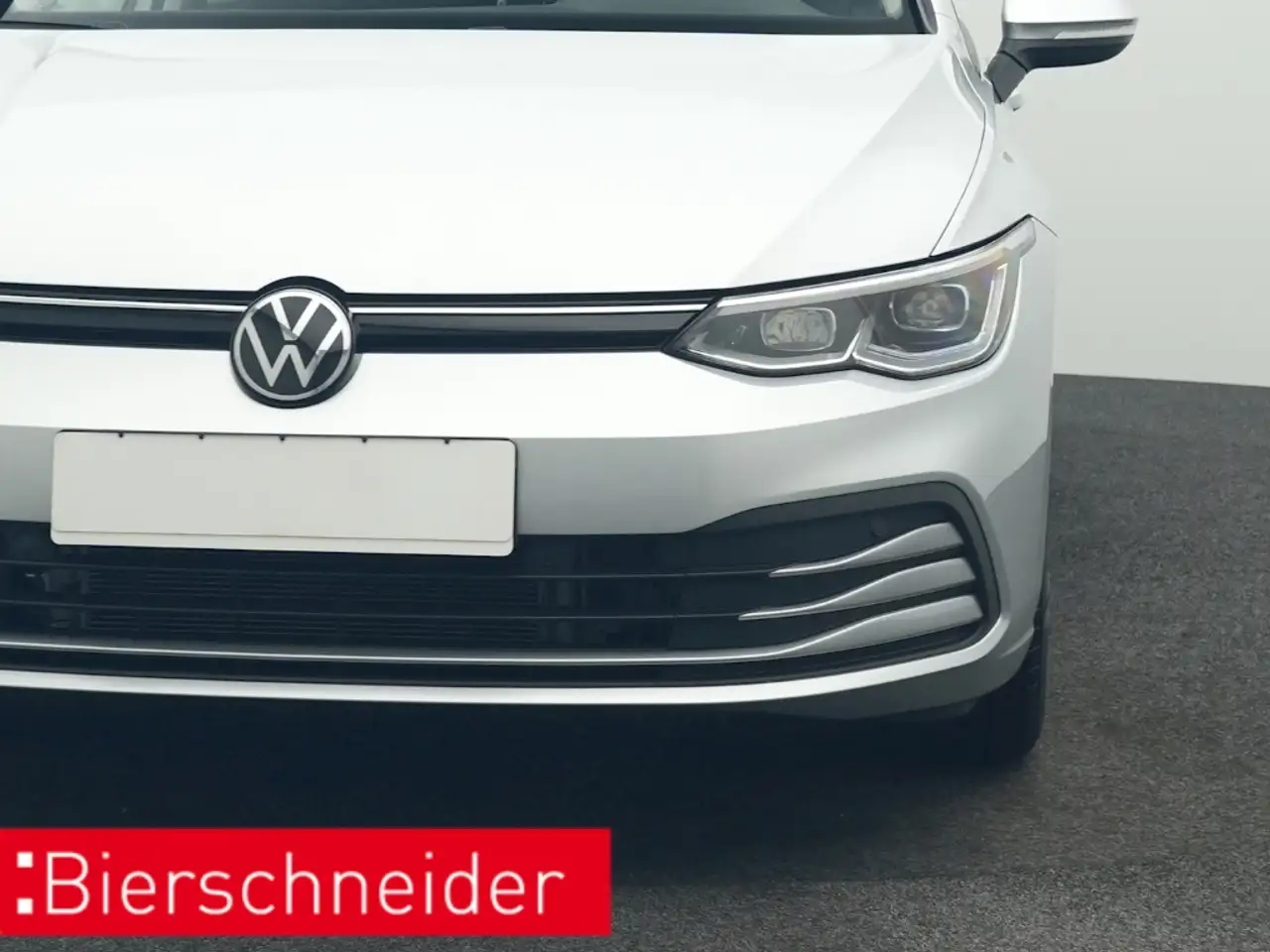 Volkswagen Golf Variant 8 1.5 eTSI DSG NAVI AHK LED — Galería del vehículo 21