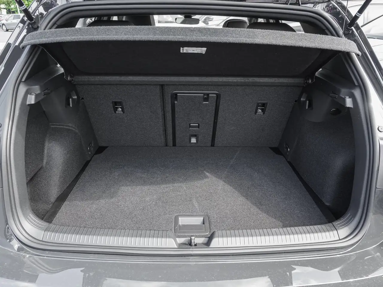 Volkswagen Golf 1.5 eTSI DSG R-Line NAVI LED LHZ ACC KAMERA — معرض صور السيارة 16
