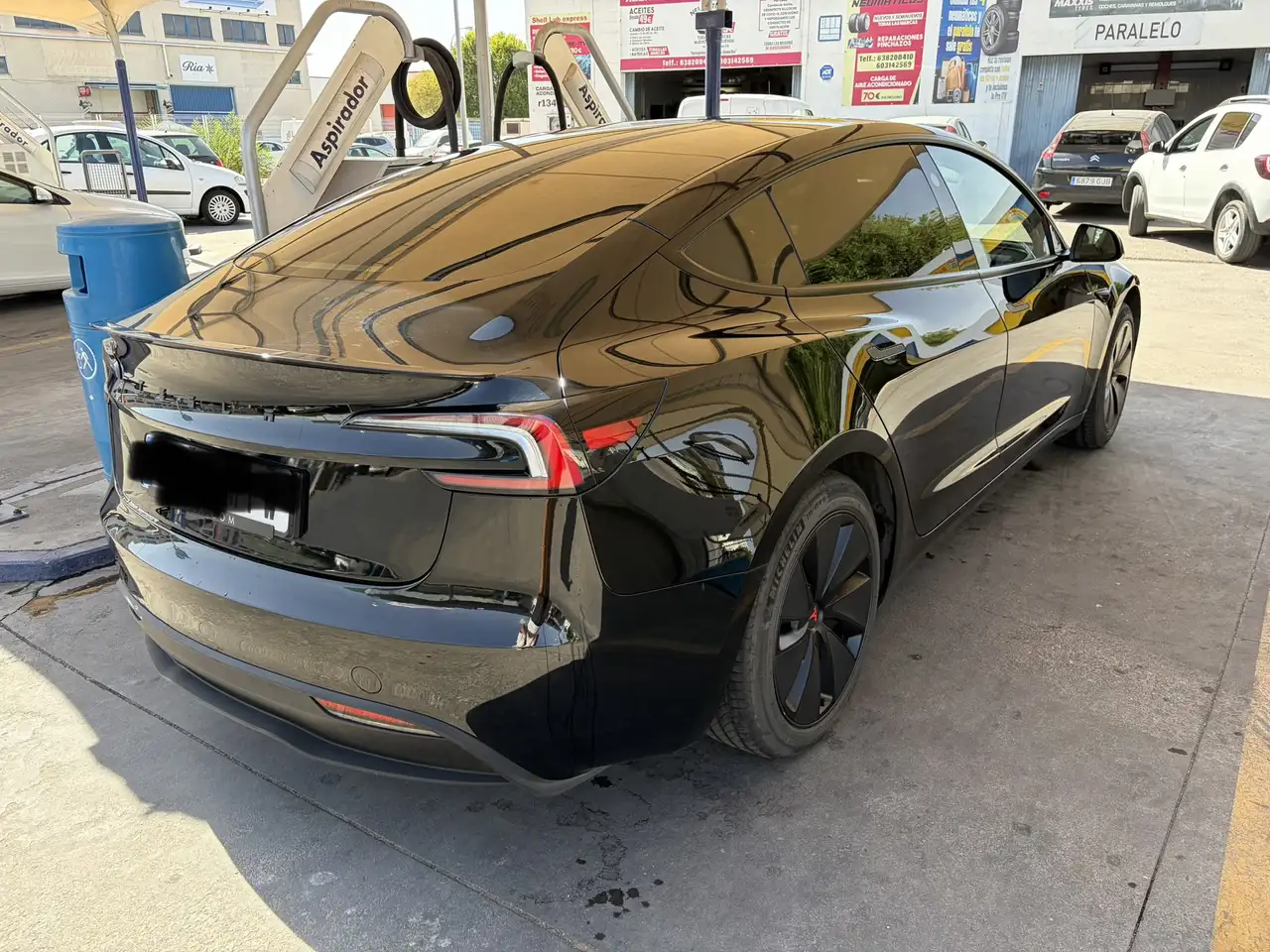 Tesla Model 3 Standard Range Premium RWD — Galerie du véhicule 4