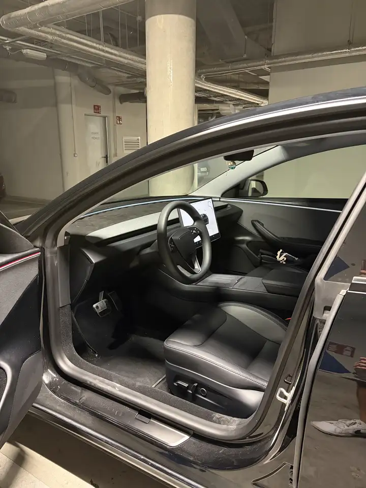 Tesla Model 3 Standard Range Premium RWD — Galerie du véhicule 9