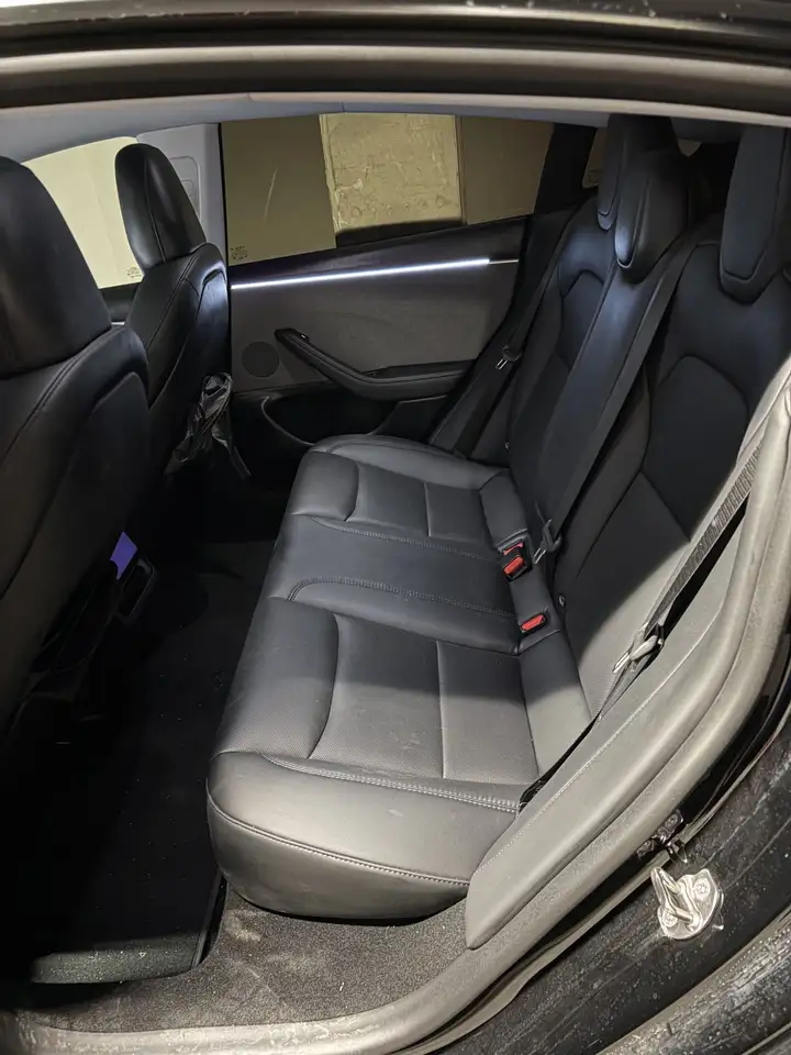 Tesla Model 3 Standard Range Premium RWD — Galerie du véhicule 7
