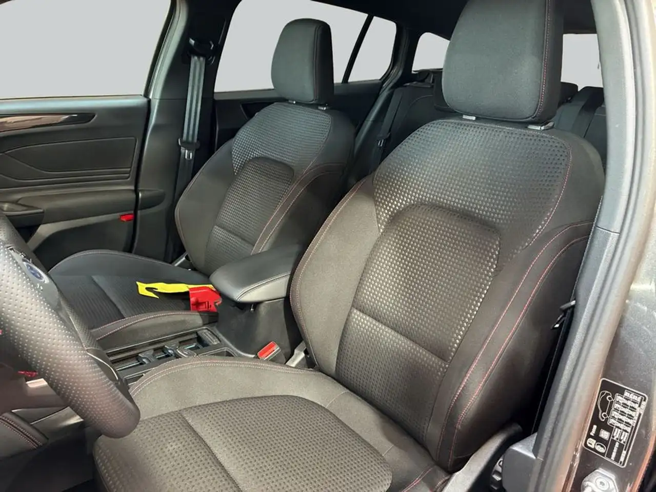 Ford Focus Turnier 1.0 EcoBoost Hybrid ST-LINE X — Vehicle gallery 10