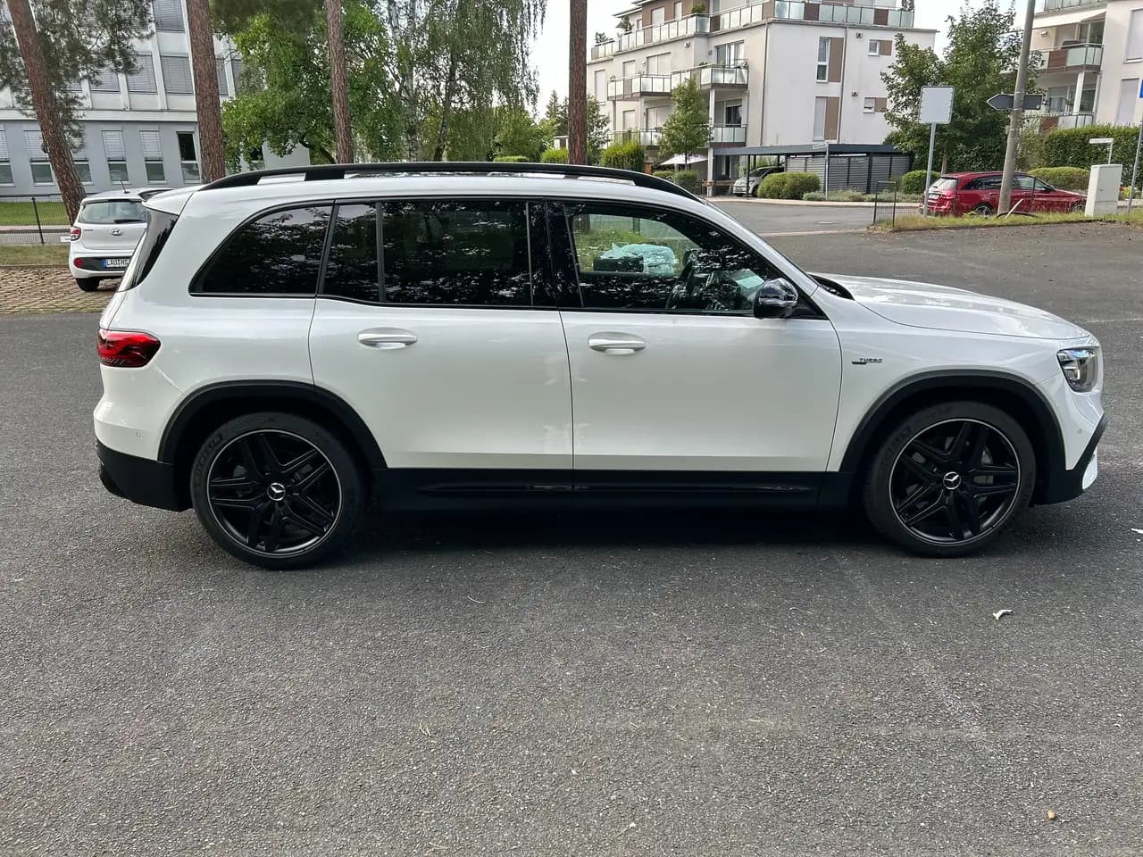 Mercedes-Benz GLB 35 AMG 4Matic Speedshift DCT 8G — Vehicle gallery 4