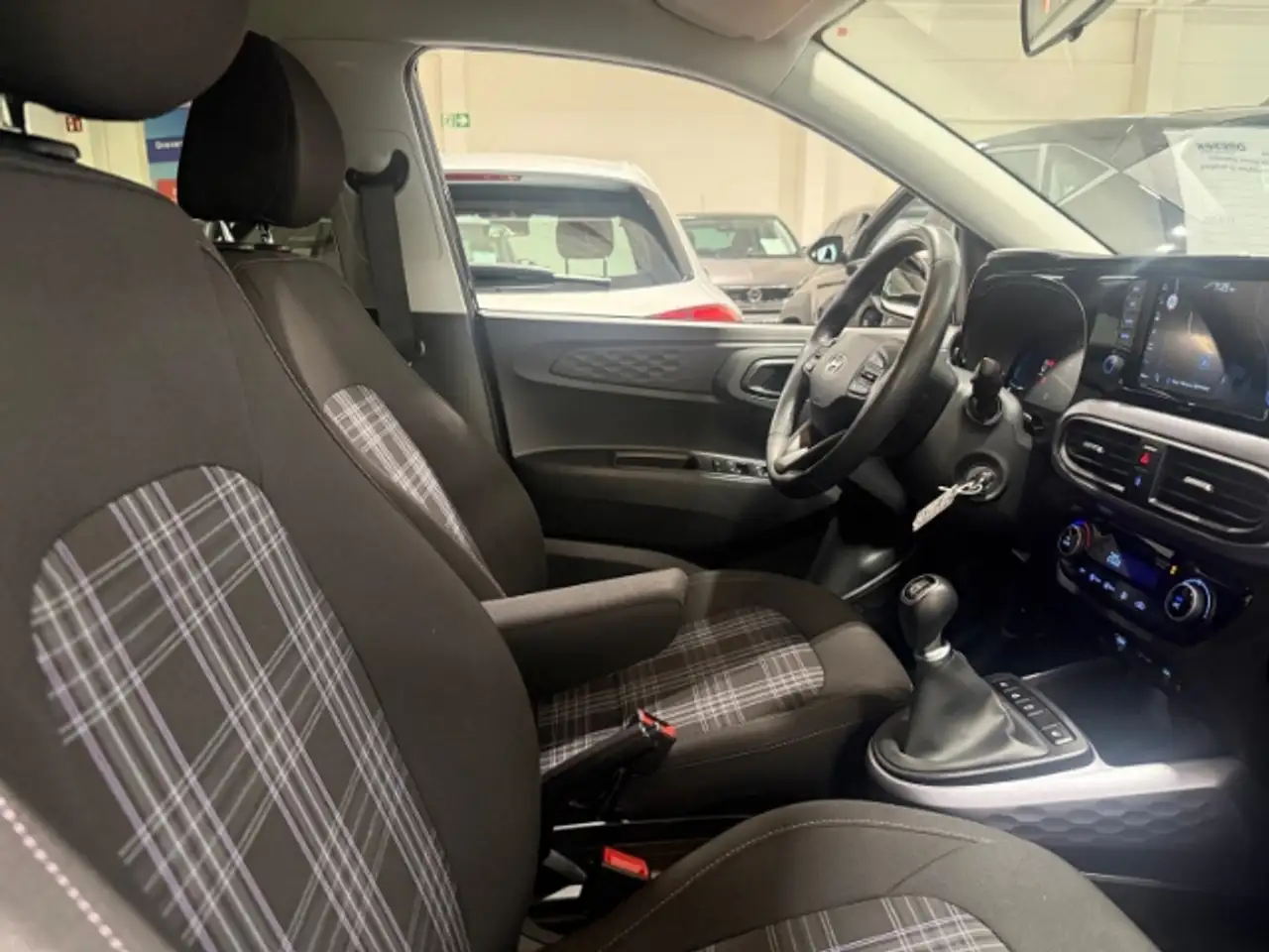 Hyundai i10 1.2 Prime NAvi+Sitzheizung+Rückfahrkamera+DAB — معرض صور السيارة 15