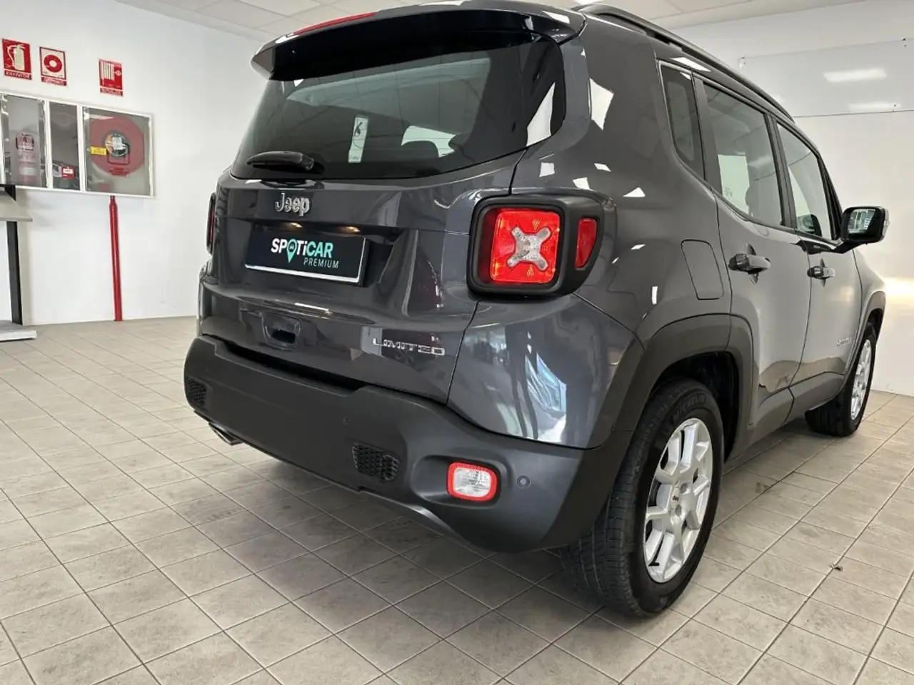 Jeep Renegade 1.5 MHEV 130 DDCT LIMITED FWD MIRROR LL17 RADA — Vehicle gallery 27