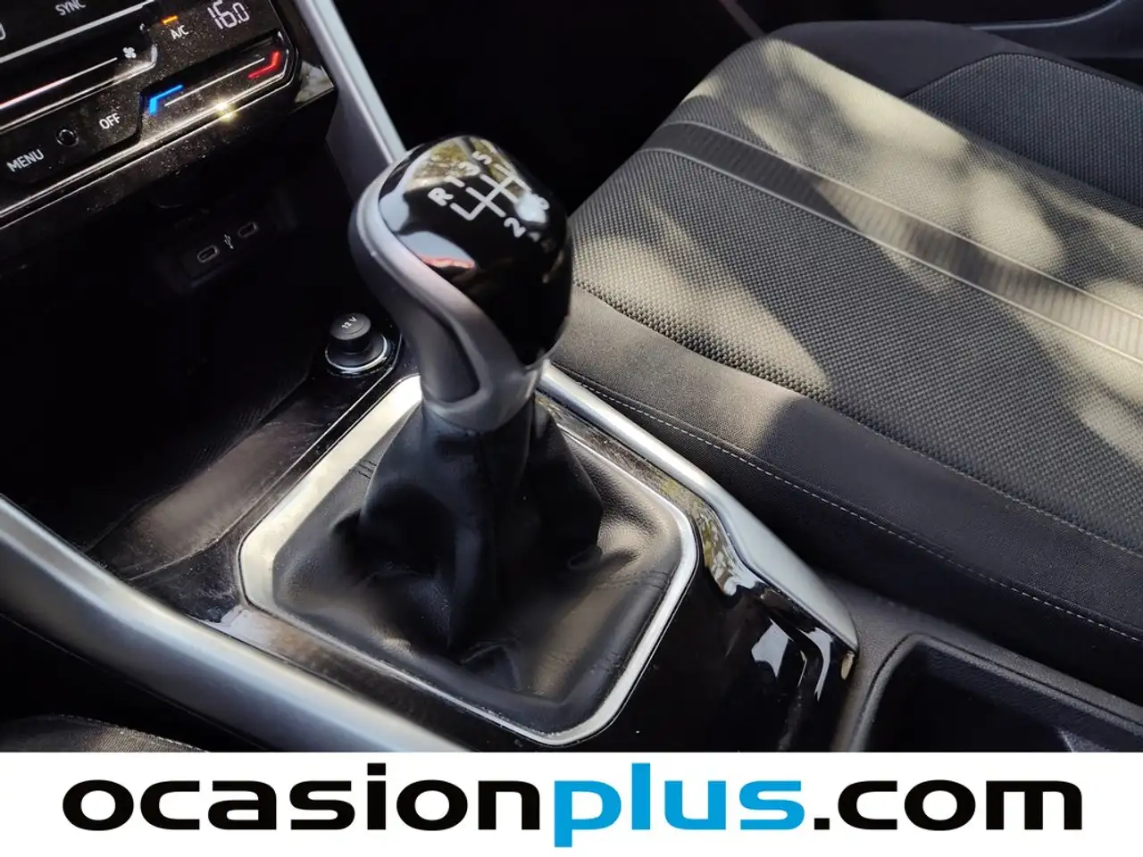 Volkswagen T-Roc 1.0 TSI Life 81kW — Vehicle gallery 5