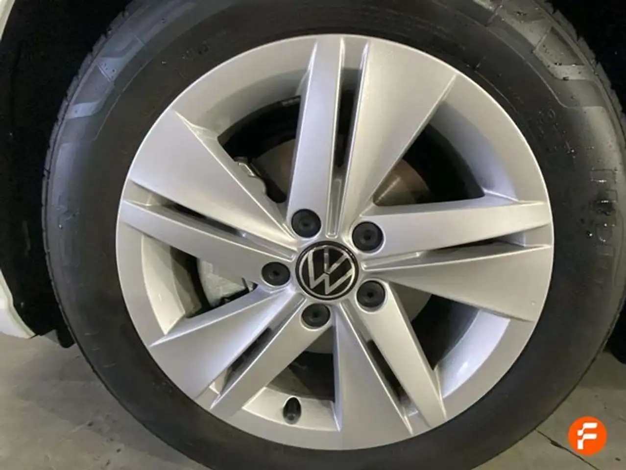 Volkswagen Golf 2.0TDI DSG 85kW — معرض صور السيارة 25